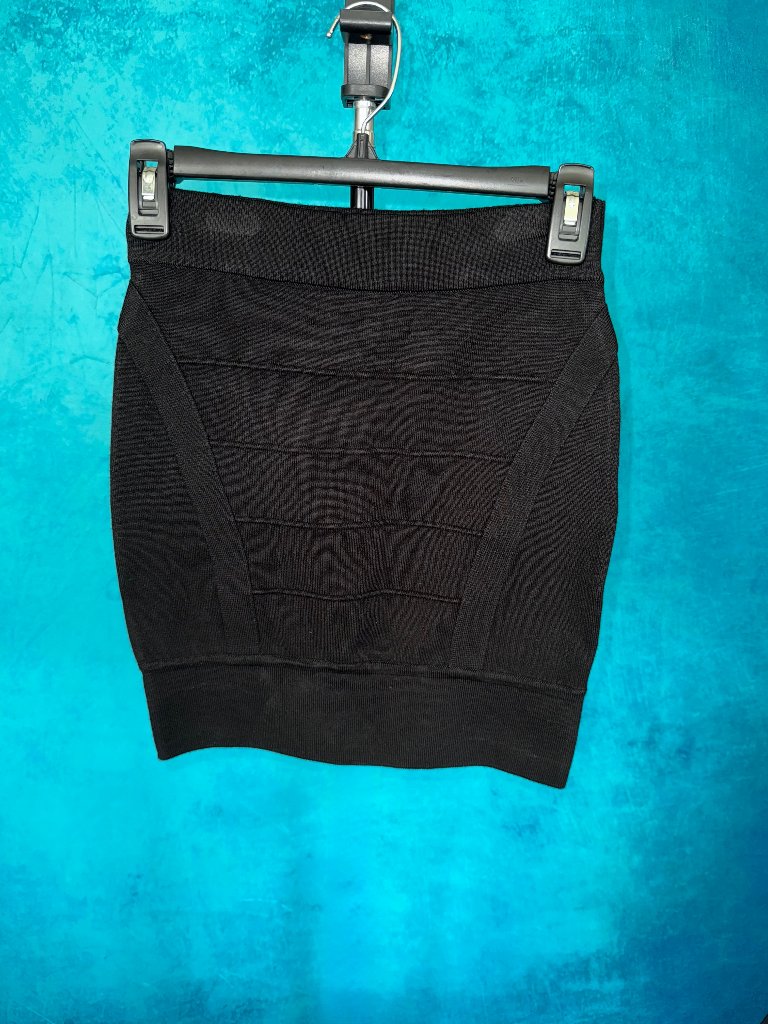 Women's 2b Bebe Bodycon Black Short Sweater Skirt - Medium